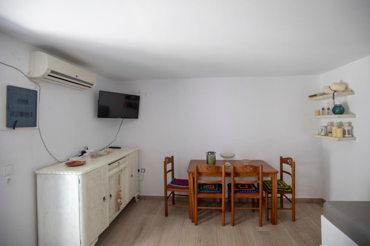 Thea Menetes Apartment Menetai ภายนอก รูปภาพ