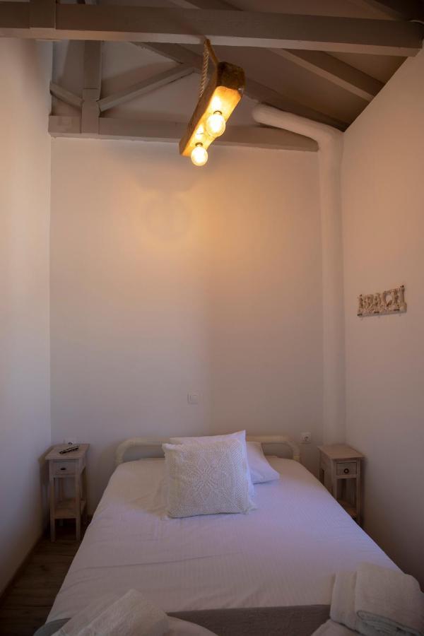 Thea Menetes Apartment Menetai ภายนอก รูปภาพ